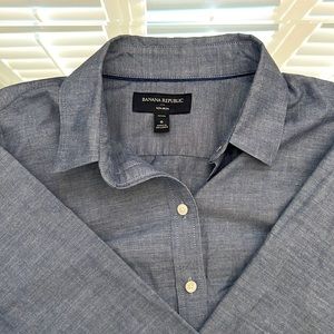Banana Republic Petite Button down long sleeve size:6